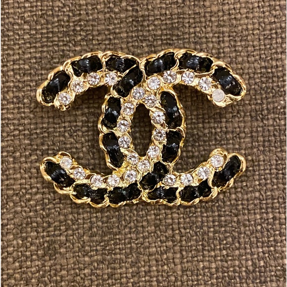 Classic Double CC Black Brooch - Picture 3 of 16